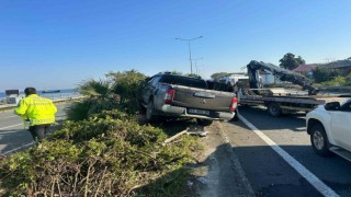 Rizede otomobil direğe çarptı: 2 yaralı
