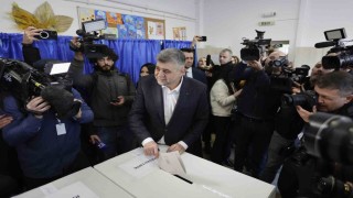 Romanyada halk cumhurbaşkanlığı seçimi için sandık başında
