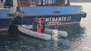 Rumeli Hisarında balık tutan 2 arkadaş denize düşüp kayboldu