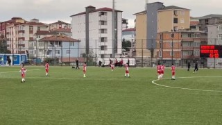 Sahanın sevimli ziyaretçisi futbolcuların antrenmanına ortak oldu