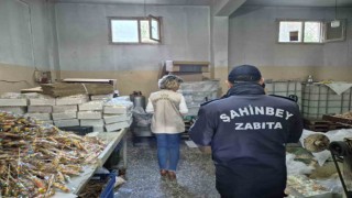 Şahinbey Belediyesi zabıta ekipleri bozuk ürünlere el koydu