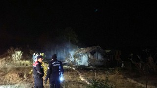 Sakaryada yayla evi alevlere teslim oldu