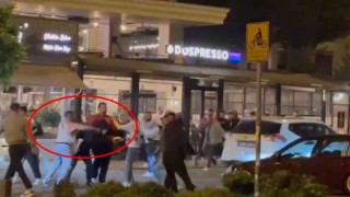 Samsunda iki grup arasında tekmeli yumruklu kavga: O anlar kamerada
