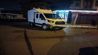 Sancaktepede iş yerini kurşunladılar, otomobil ile kaçarken sokaktaki araçlara çarptılar