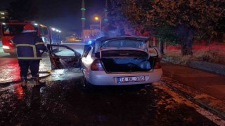 Şanlıurfada otomobil alev alev yandı