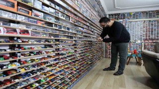 Sigara yerine minyatür araba aldı, 33 yılda 5 milyon TL değerinde 13 bin araba biriktirdi