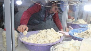 Siirtte kışlık peynir satışa çıktı
