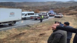 Siirtte virajı alamayan tır devrildi: 1 yaralı