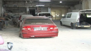 Siirtten Esenyurta araç almaya gelen talihsiz alıcı direksiyona geçer geçmez kaza yaptı