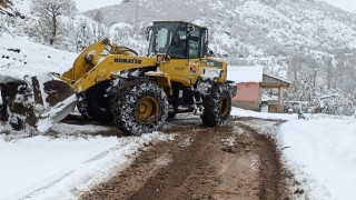 Şırnakta kar nedeniyle kapanan yolların bir kısmı ulaşıma açıldı