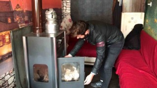 Soğuk havanın etkili olduğu Bayburtta sobalar yakılmaya başlandı