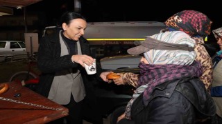 Soğukta çalışan narenciye işçilerine belediyeden sıcak çorba ikramı