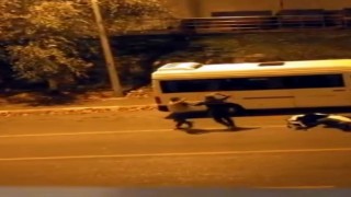 Sokak ortasında tartıştığı kişiye bıçak çekti