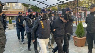 Sosyal medya üzerinden kazanç vaadiyle dolandırıcılık yapan 5 şüpheliden 4ü tutuklandı
