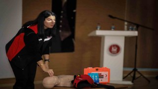 Spor tesisleri personeline ilk yardım eğitimi verildi