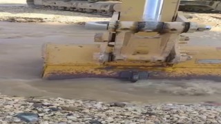 Su borusu patladı, caddeler göle döndü