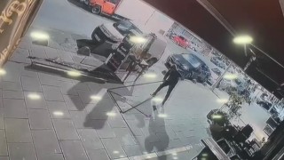 Sultangazide dükkanın önüne bırakılan 100 bin lira değerindeki malzemeyi böyle çaldı