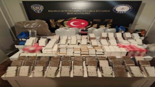 Şüpheli tırdan 2,4 ton kaçak tütün çıktı