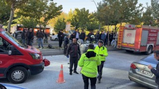 Sürücüsünün direksiyon hakimiyetini kaybettiği otomobil takla attı