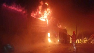 Susurlukta fabrika yangını, 8 araç ve 20 personel müdahale etti