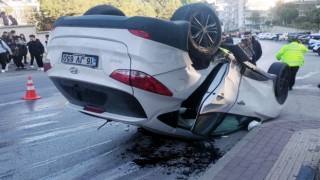 Takla atan otomobilden sağ kurtuldular