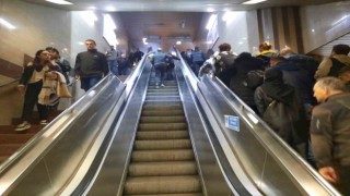Taksim Metrosunda yürüyen merdiven ve çalışmayan asansör çilesi sürüyor