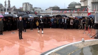 Taksim Meydanında Atatürk anması