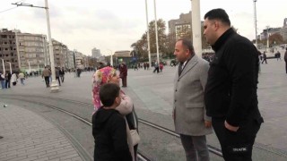 Taksimde kaybolan çocuğun ailesini polisler buldu