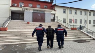 Tasarlayarak adam öldürme suçundan aranan şahıs çatı katında yakalandı