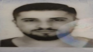 Tek başına yaşadığı apart dairesinde ölü bulundu