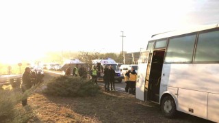 Tekirdağda karşı şeride geçen otomobil servisle çarpıştı: 1 ölü, 10 yaralı