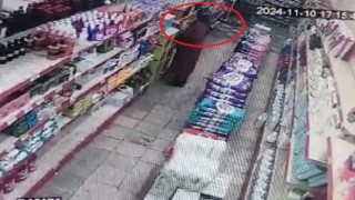 Temizlik malzemesi çalan kadın kameraya yansıdı