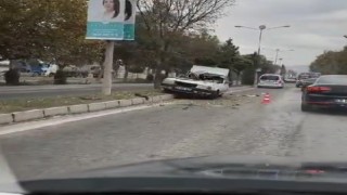 Tofaş marka otomobil ağaca çarptı: 1 yaralı