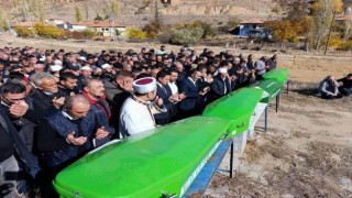 Trafik kazası bir aileyi hayattan kopardı: 4 ölü