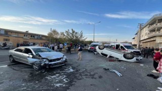 Trafik kazasında ortalık savaş alanına döndü: 1i ağır 2 yaralı