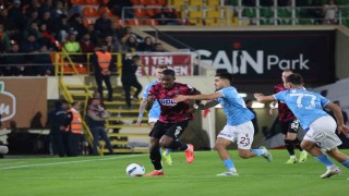 Trendyol Süper Lig: Alanyaspor: 1 - Trabzonspor: 1 (İlk yarı)