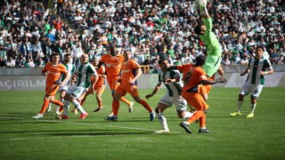 Trendyol Süper Lig: Konyaspor: 1 - RAMS Başakşehir: 1 (İlk yarı)
