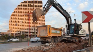 Tugay Köprülü Kavşağı'nda Trafik Rahatlatma Çalışmaları Hızla Sürüyor