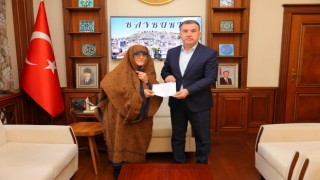 Umre için biriktirdiği parayı bağışladı