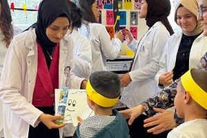 Üniversite Öğrencilerinden Çocuklara “Diş Sağlığı” Eğitimi