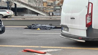 Üst geçitten atlayıp intihar eden kadına otomobil çarptı
