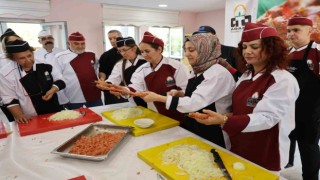 Ustalarından kebap yapımını öğrendiler