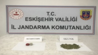 Uyuşturucu ticareti yapan 2 kişi jandarma ekiplerince yakalandı