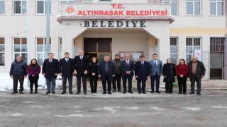 Vali Aydoğdu, Altınbaşak Belediyesini ziyaret etti
