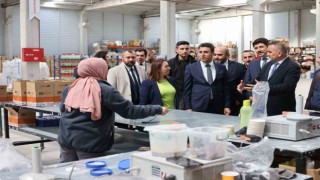 Vali Aygöl, seramik fabrikasına ziyaret