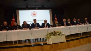 Vali Canbolat, Didimdeki muhtarlarla istişare toplantısı düzenledi