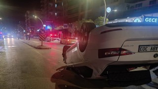 Vanda iki otomobil çarpıştı: 2 yaralı