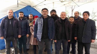 Vanda işten çıkarılanlar soğuk havada eylem yapıyor