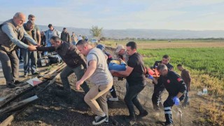 Viraja hızlı giren otomobil ve motosiklet ardı ardına kaza yaptı: 1 yaralı
