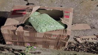 Yakalanacağını anlayınca 133 kilogram extacy ve esrarı çöpe atmaya çalıştı